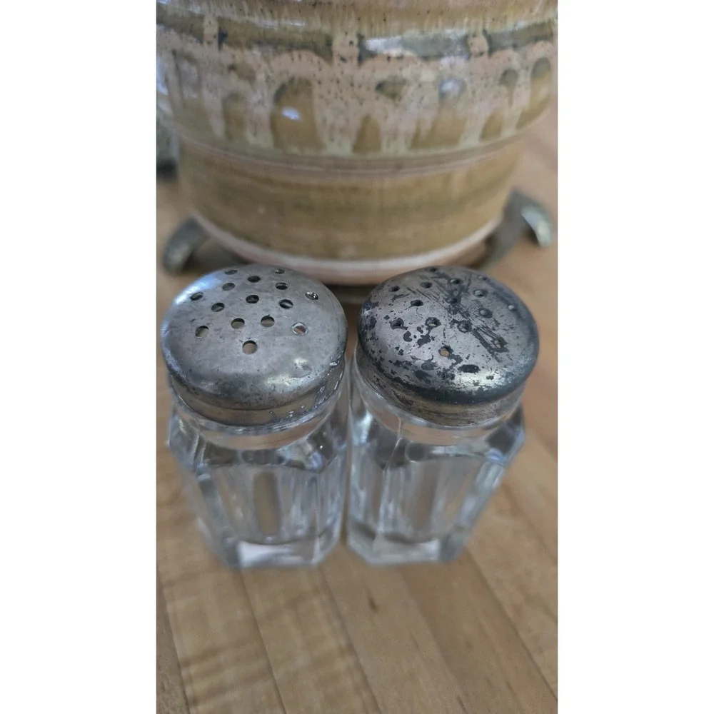 VTG Glass Salt & Pepper Shakers‎ w/ Metal Lids Farmhouse Kitchen Dining Decor